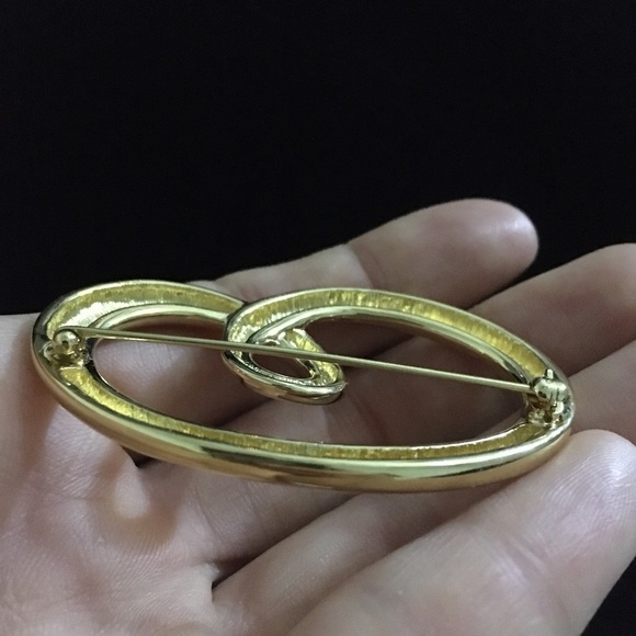 Monet Vintage Gold Tone Brooch Pin - Picture 2 of 5